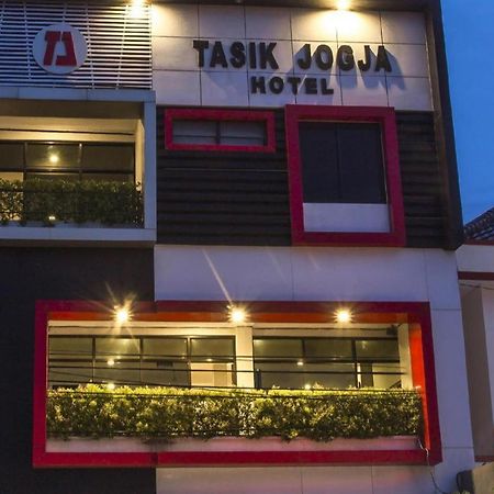 Tasik Jogja Hotel Yogyakarta Exteriör bild